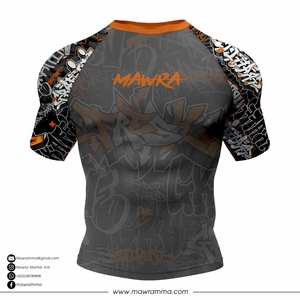 MAWRA T-shirt de compression à manches courtes pour homme, imprimé par sublimation, séchage rapide, motif graffiti, noir et orange, unisexe - Product Image 5