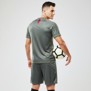 Maillot de football personnalisé noir et jaune avec bande bordeaux, séchage rapide, style rétro, services OEM acceptés - Product Image 3