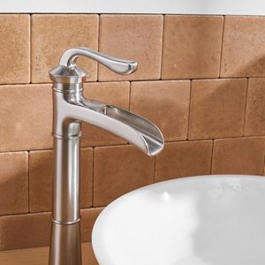 Rubinetto da bagno a manico singolo a cascata a foro singolo nichel spazzolato con gruppo di scarico a scomparsa - Product Image 4