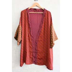 Robe kimono courte en soie indienne faite à la main pour femmes, imprimée, pour le spa, la détente, la nuit et la maison - Product Image 1