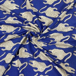 Tela de Algodón Estampada a Mano para Confección de Vestidos - Product Image 2
