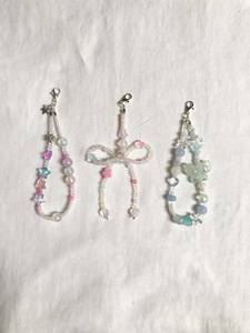 Porte-clés brodé à la main, tendance, avec des détails artistiques colorés, pour un usage quotidien et pour offrir en cadeau - Product Image 2