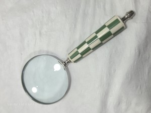 Loupe de poche vintage à poignée à carreaux verts, loupe de luxe, accessoire de bureau décoratif, cadeau de bureau, artisanat - Product Image 2