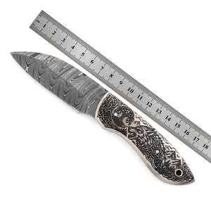 Couteau de chasse à lame fixe en acier Damas personnalisé - Lame droite de 19 cm - Manche en os de chameau gravé au laser - Motif loup Vegvisir - Product Image 1