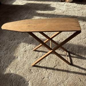 Tabla de planchar de madera de primera calidad con altura cómoda para tareas de planchado fáciles y eficientes - Product Image 5