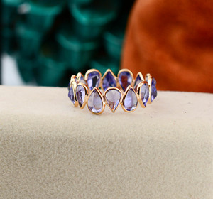 Anillo de Eternidad con Tanzanita Azul Natural en Corte Pera y Engaste de Bisel en Oro Amarillo Sólido de 18K, Anillo con Gema en Forma de Lágrima, Piedra de Nacimiento de Diciembre - Product Image 4