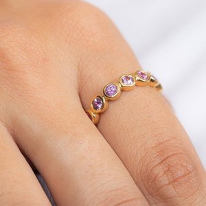 Bague d'éternité en or blanc 18 carats avec saphir rose taille poire et diamants - Product Image 1