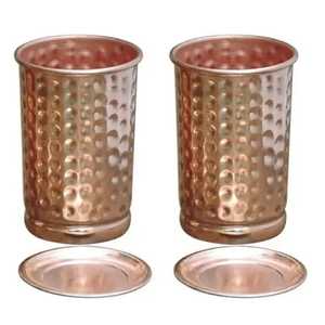 Gobelets en cuivre martelé avec sous-verres assortis, ensemble de vaisselle rustique écologique pour l'eau et les jus - Product Image 1