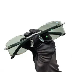 Lunettes de soleil de luxe personnalisées de haute qualité, anti-reflet, sans monture, avec diamants Moissanite, tendance 2025, vert clair, protection décontractée, avec boîte - Product Image 1
