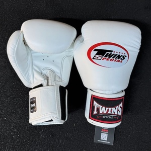 Guantes de Boxeo Profesionales de Cuero Personalizados de Primera Calidad con Cierre de Gancho y Bucle, Protección UV, Impresión HD para Entrenamiento de MMA y Muay Thai - Product Image 1