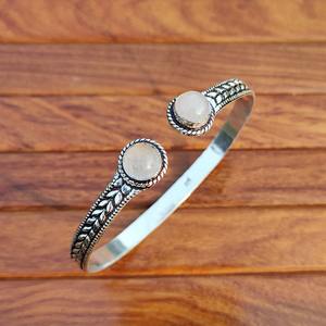 Bracelets en laiton avec pierres précieuses naturelles pour le yoga, un accessoire de mode qui symbolise l'énergie positive et un style de vie holistique, disponibles au prix d'usine - Product Image 2