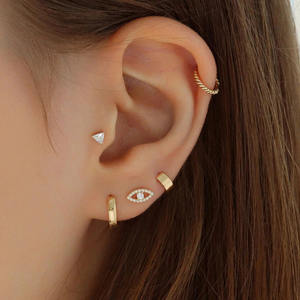 Fabricante de Labrets de Oro Sólido de 14K con Diseño de Ojo Turco |   Fábrica de Joyería Directa |   Diamantes cultivados en laboratorio con rosca interna y parte trasera plana, a granel - Product Image 2