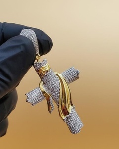 Colgante de Cruz de Lujo con Incrustaciones de Moissanita, Plata 925 con Baño de Oro de 18K, Amuleto Religioso Cristiano, Joyería Unisex - Product Image 4