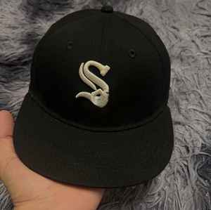 Gorra Unisex de Alta Calidad Personalizable con Logotipo Impreso y Bordado, y Protección Solar Multipanel - Product Image 5