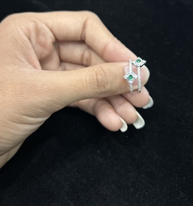 Anillo de Compromiso para Mujer, Tishya, con Diamantes Cultivados en Laboratorio, Plateado, Corte Brillante Redondo, Color Blanco D, con Piedras Laterales - Product Image 1