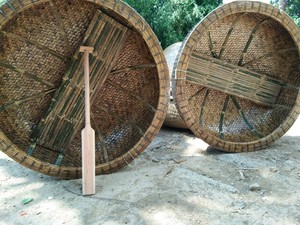 Coracle de Bambú Tradicional Vietnamita de 2 m con Remo y Asiento Integrado - Bote Redondo de Bambú para Pesca, Viajes y Decoración del Hogar - Product Image 6