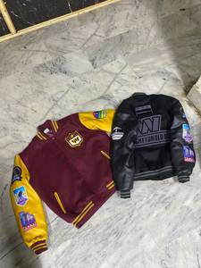 เสื้อแจ็คเก็ตวาร์ซิตี้หนังวินเทจสไตล์คัสตอมสำหรับผู้ชาย  แบบยาวปกติ ติดกระดุมด้านหน้า  ปักลาย  สำหรับฤดูหนาว - Product Image 2