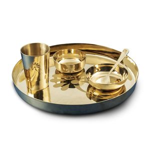 Elegante juego de vajilla de latón dorado, bandeja de servir, tazón, cuchara, vaso, vajilla de lujo para mesa, decoración de cocina india para ocasiones festivas. - Product Image 1