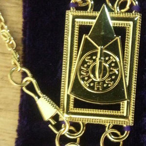 Collar de cadena Past Master Blue Lodge chapado en oro sobre terciopelo azul, regalia masónica al por mayor, collares de cadena de regalia hechos a medida - Product Image 5