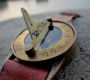 Vintage Brass Sundial Compass Wearable <b>Wrist</b> Navigation Instrument Leather <b>Strap</b> for Hiking Camping - Product Image 2