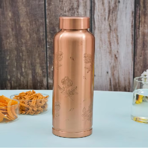 Botella de Agua de Cobre Puro con Diseño Floral Grabado con Láser, Líneas Finas Grabadas, Superficie Metálica, a Prueba de Fugas, Botella Ayurvédica para la Salud - Product Image 1