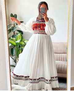 Nuevo Vestido de Terciopelo Rojo Bordado con Chaleco a Juego para Pareja, Vestidos Formales Afganos Vintage - Product Image 5