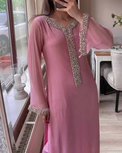 Vestido Tradicional Indio-Pakistaní Rosa Bordado con Detalles en Plata, Largo hasta el Suelo, para Bodas - Product Image 2