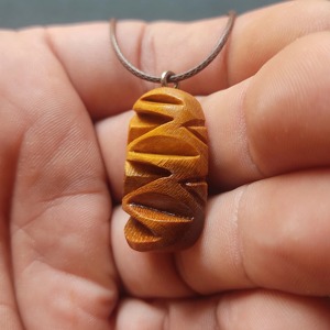 Wooden Pendant Necklace Hand Carved <b>Twisted</b> Design Natural Finish Crafted From Wood Oval <b>Shape</b> For Men Women Jewelry Accessory - Product Image 2