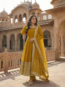 ชุดเดรส Anarkali ผ้าไหมโรมันปักลายอย่างดีเยี่ยม พร้อมผ้าคลุมไหล่ คอลเลคชั่นส่งออกสำหรับชุดพื้นเมือง - Product Image 4