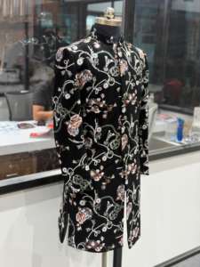 Ensemble de sherwani indo-occidental de luxe pour marié, 3 pièces, le plus vendu, pour fiançailles et réception, disponible à bon prix - Product Image 3