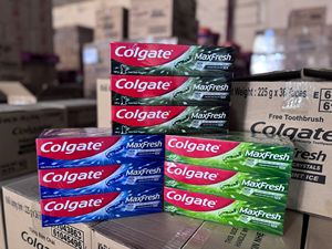 Pasta de Dientes Colgate MaxFresh 180g, Menta Fresca, Refrescante Bucal, Uso Doméstico, Hecho en Tailandia - Product Image 1