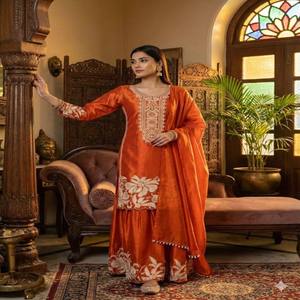 Conjunto Sharara de Lujo VASTRA COTTAGE con Lentejuelas Bordadas y Dupatta, Traje Étnico para Fiestas - Product Image 4
