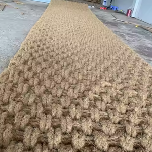 Tapis en fibre de coco écologique de Ben Tre, fait main, à poils longs, avec support antidérapant en caoutchouc pour la construction verte / Mme Alina - Product Image 1