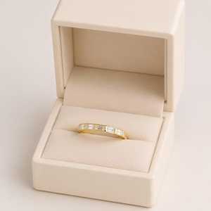 Bague de fiançailles en or massif 10K 14K 18K avec diamant de laboratoire taille baguette brillant de 0,65 carat certifié IGI, pureté E VVS - Product Image 1