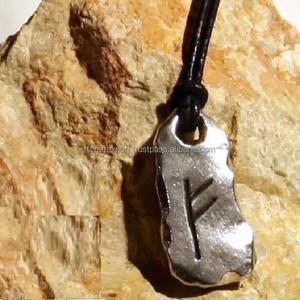 Collier pour homme Viking Wolf iron rune Pendant Scandinavian Rune Accessoires Norse Amulette Bijoux du fabricant indien - Product Image 2