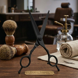 Ciseaux de barbier professionnels en acier inoxydable à lame courbée pour droitiers, pour la coupe et le finissage des cheveux, haute densité et dureté. - Product Image 1