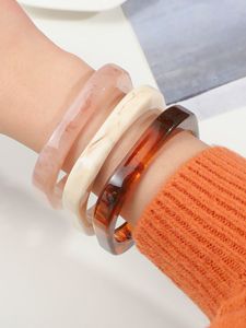 Bracelets en résine de qualité supérieure, élégants et légers, avec des motifs modernes, parfaits pour les déclarations de mode tendance par AFZA ENTERPRISES - Product Image 5