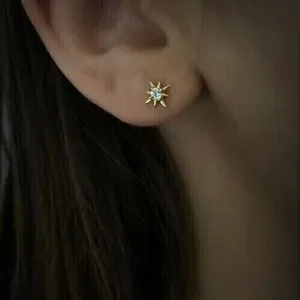 Pendientes de Estrella para Mujer con Diamantes Naturales Redondos de 0.50Ct, Oro Amarillo de 14K, Estilo Minimalista para Uso Diario - Product Image 3