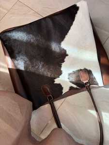 Bolso Tote de Piel con Pelo Sintético Moderno para Mujer, Bolso de Hombro de Moda Hecho a Mano, Precio al por Mayor, Bolso Tote de Piel con Pelo Sintético Resistente al Agua - Product Image 3