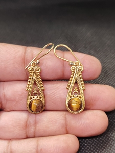 Parure de bijoux en laiton plaqué or incrustée de pierres précieuses, boucles d'oreilles vintage en œil de tigre, clous en coquille RadianceWhite - Product Image 5
