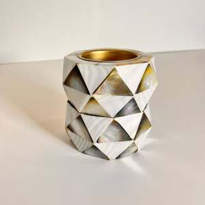 Brûleur de Bakhoor de Luxe PearlVanta Fait Main avec Incrustation de Nacre et Finition Mosaïque Élégante pour un Style Arabe Moderne - Product Image 4