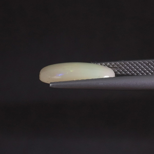 โอปอลธรรมชาติคุณภาพดี รับรองโดย IGI สีขาว น้ำหนัก 3.28 กะรัต รูปทรงคุชชั่น ขนาด 13x10 มม. เจียระไนด้วยมือ ขัดเงา น้ำหนักเบา - Product Image 2