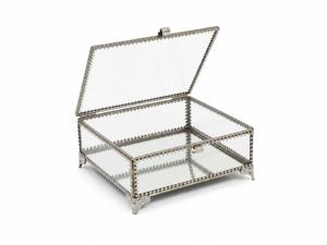 Ajouter une touche d'élégance vintage à mon espace avec cette belle boîte à bijoux en verre et métal Parfait pour garder des trésors - Product Image 4