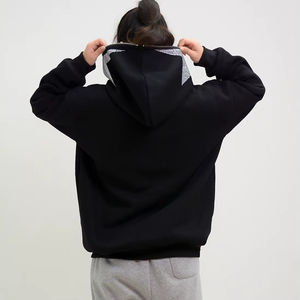 Sudadera con Capucha Negra Unisex de Index Apparel, con Cierre, Estampado de Estrella con Pedrería, Estilo Urbano, para Otoño - Product Image 2