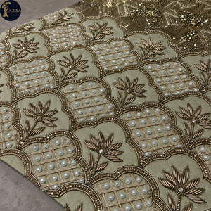 Tissus pour robes à motif de treillis perlé avec motifs floraux métalliques et arches festonnées |   Textiles décoratifs pour robes de mariée et tenues de soirée - Product Image 2
