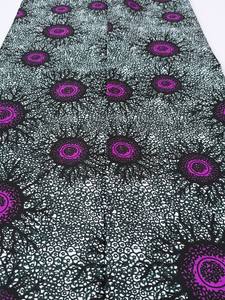 Tissu en coton ciré africain Siyara Leone avec des motifs bicolores populaires, idéal pour la couture de vêtements, l'artisanat et les projets de courtepointe - Product Image 5