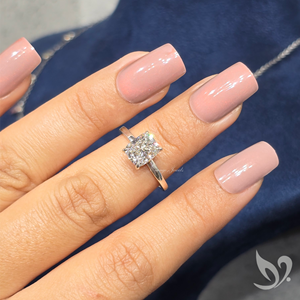 Anillo Solitario con Diamante Cultivado en Laboratorio de Corte Cojín Alargado de 2 Quilates con Certificación IGI |   Anillo de Compromiso de Oro Blanco de 18K - Product Image 1