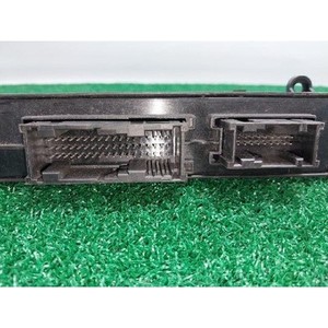ECU และโมดูลคอมพิวเตอร์มือสองสำหรับรถยนต์ซีรีส์ 5 รุ่น 6135926745602 - Product Image 4