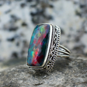 Anillo de Ammolita Plateada Hecho a Mano con Piedra Iridiscente Vibrante - Product Image 4