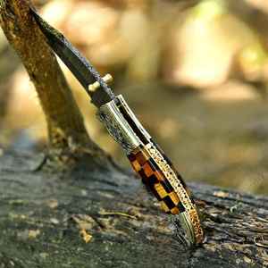Cuchillo Plegable de Damasco Hecho a Mano, Personalizable, con Mango de Madera, Compatible con OEM, Cuchillo Utilitario para Exteriores, Camping y Supervivencia, con Funda - Product Image 3